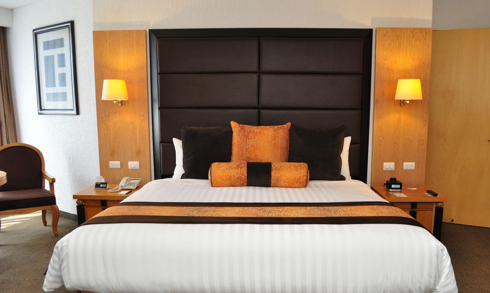 로열 페드레갈 호텔 멕시코 시 외부 사진 A bedroom at the hotel
